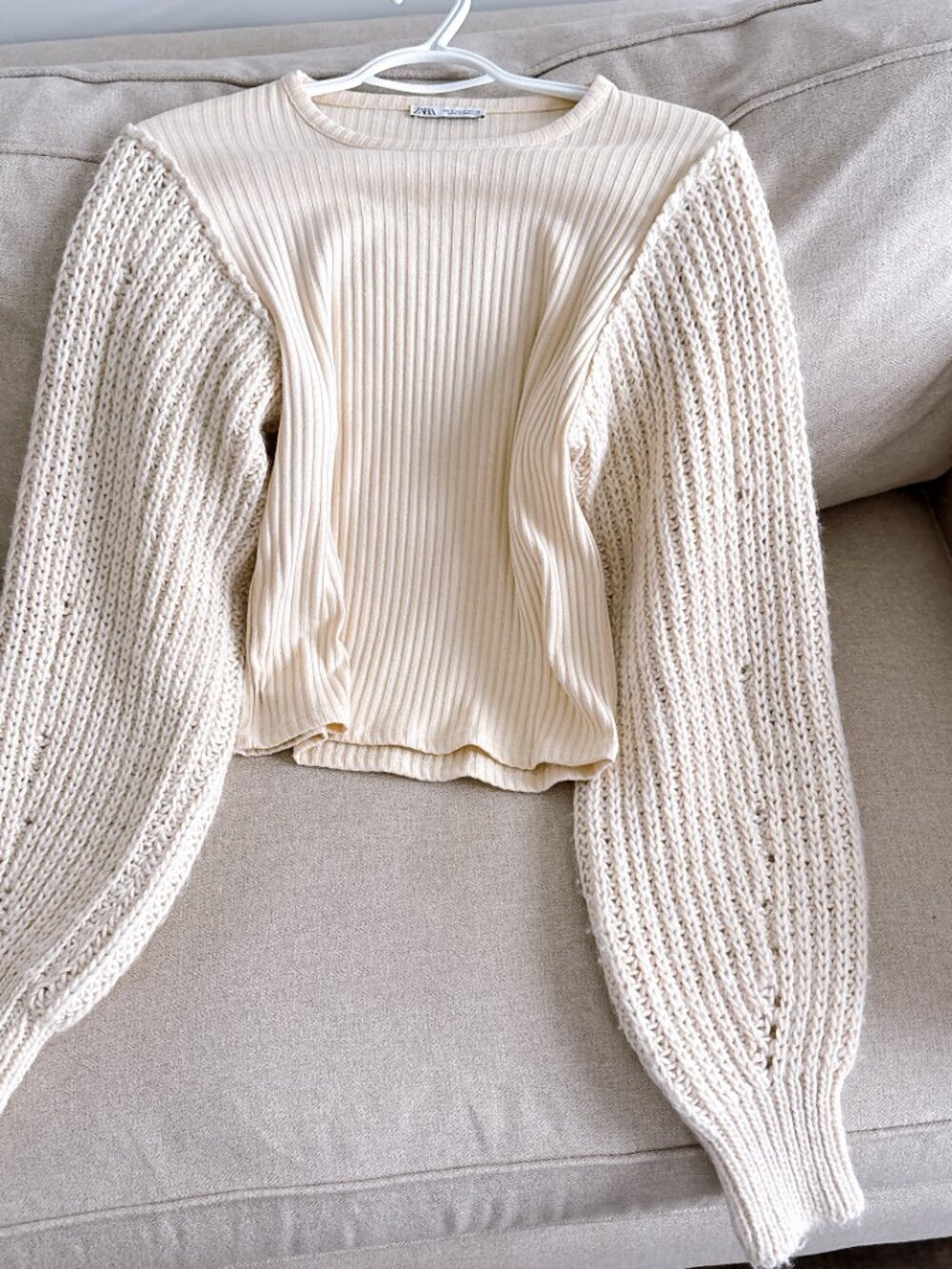 95% NEW ZARA SWEATER, SIZE S